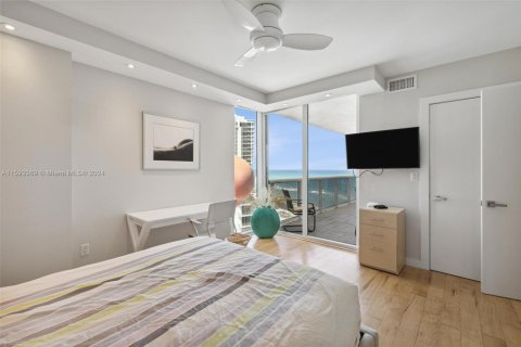 Condo in Hallandale Beach, Florida, 3 bedrooms  № 1292537 - photo 18