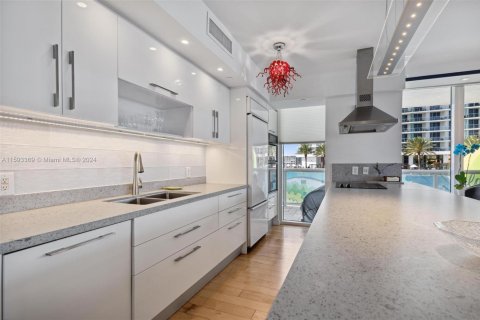 Condo in Hallandale Beach, Florida, 3 bedrooms  № 1292537 - photo 7