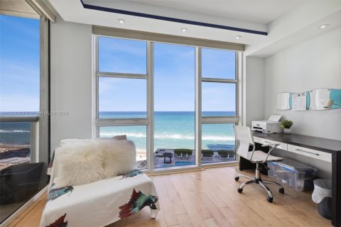 Condo in Hallandale Beach, Florida, 3 bedrooms  № 1292537 - photo 4