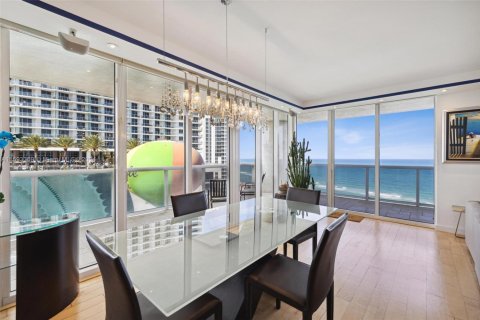 Condo in Hallandale Beach, Florida, 3 bedrooms  № 1292537 - photo 10