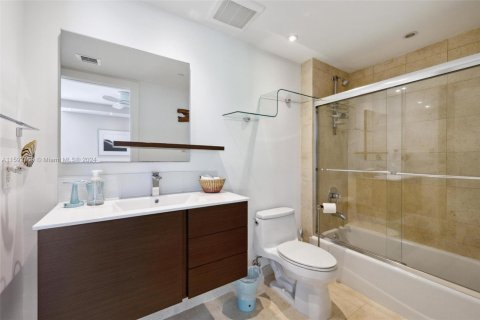 Condo in Hallandale Beach, Florida, 3 bedrooms  № 1292537 - photo 21