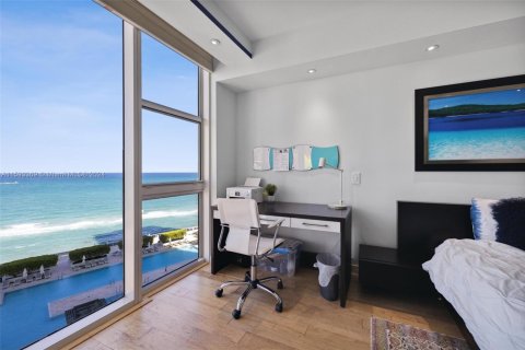 Condo in Hallandale Beach, Florida, 3 bedrooms  № 1292537 - photo 12