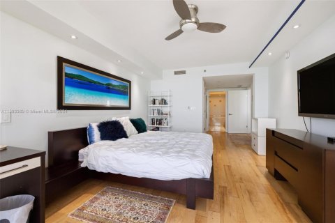 Condo in Hallandale Beach, Florida, 3 bedrooms  № 1292537 - photo 13