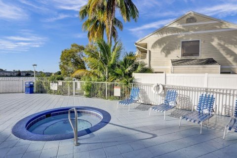 Condo in Oakland Park, Florida, 2 bedrooms  № 2002032 - photo 22