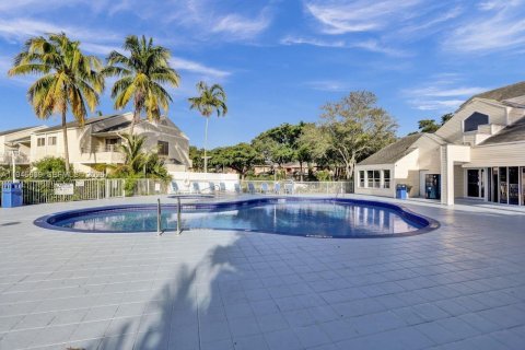Condo in Oakland Park, Florida, 2 bedrooms  № 2002032 - photo 20