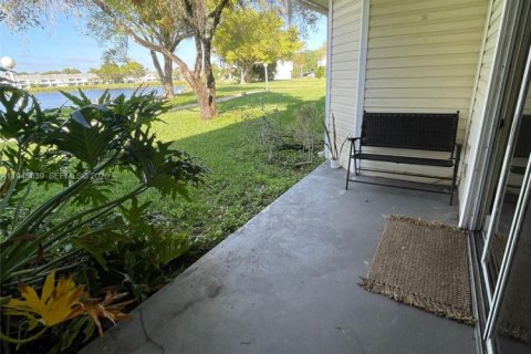 Condo in Oakland Park, Florida, 2 bedrooms  № 2002032 - photo 12
