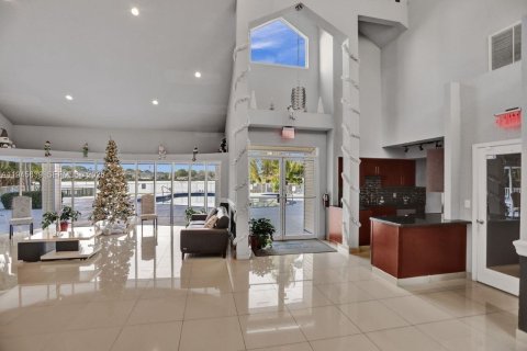 Condo in Oakland Park, Florida, 2 bedrooms  № 2002032 - photo 18