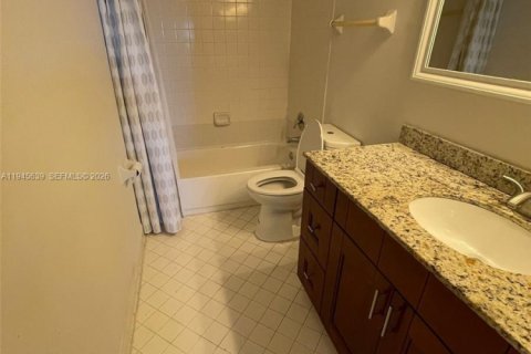 Condo in Oakland Park, Florida, 2 bedrooms  № 2002032 - photo 15