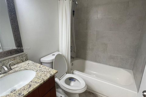 Condo in Oakland Park, Florida, 2 bedrooms  № 2002032 - photo 14