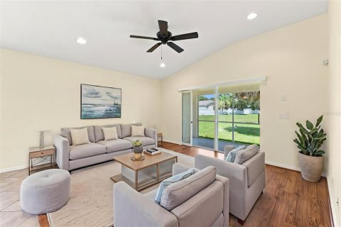 House in Riverview, Florida 3 bedrooms, 156.26 sq.m. № 2216917 - photo 11