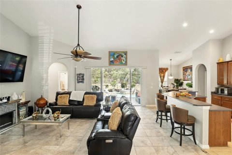 House in Apopka, Florida 4 bedrooms, 232.91 sq.m. № 1719435 - photo 8