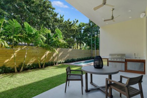 House in Miami, Florida 5 bedrooms, 399.85 sq.m. № 1762663 - photo 28
