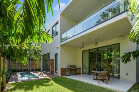 House in Miami, Florida 5 bedrooms, 399.85 sq.m. № 1762663 - photo 29