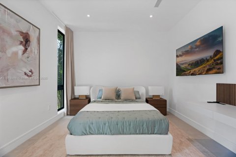 House in Miami, Florida 5 bedrooms, 399.85 sq.m. № 1762663 - photo 20
