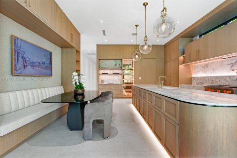 House in Miami, Florida 5 bedrooms, 399.85 sq.m. № 1762663 - photo 6