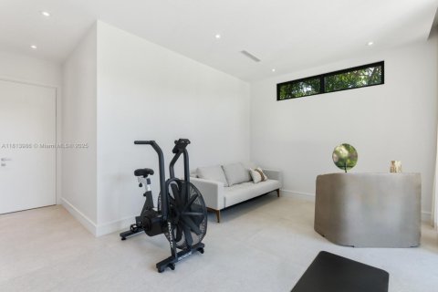 House in Miami, Florida 5 bedrooms, 399.85 sq.m. № 1762663 - photo 26
