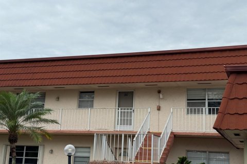 Condo in Royal Palm Beach, Florida, 2 bedrooms № 2186512