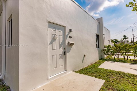Снять в аренду виллу или дом в Майами, Флорида 3 спальни, № 1957849 - фото 3