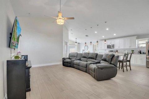 House in Davenport, Florida 4 bedrooms, 155.52 sq.m. № 1832567 - photo 6