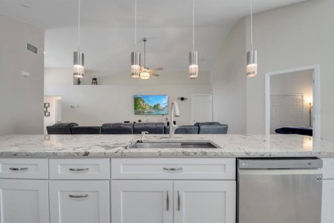 House in Davenport, Florida 4 bedrooms, 155.52 sq.m. № 1832567 - photo 5