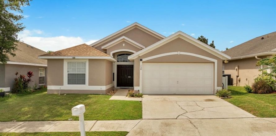House in Davenport, Florida 4 bedrooms, 155.52 sq.m. № 1832567