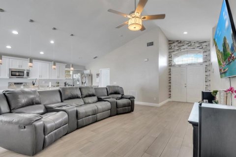 House in Davenport, Florida 4 bedrooms, 155.52 sq.m. № 1832567 - photo 2
