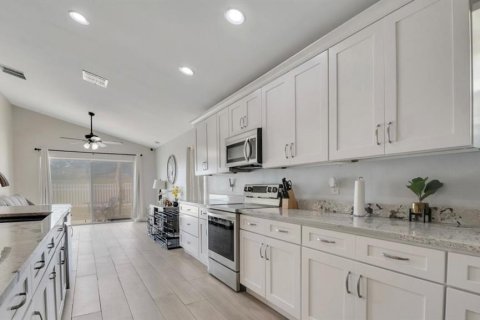 House in Davenport, Florida 4 bedrooms, 155.52 sq.m. № 1832567 - photo 4