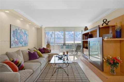 Снять в аренду кондоминиум в Авентура, Флорида 3 спальни, 157.56м2, № 1988036 - фото 1