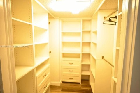 Copropriété à louer à Hollywood, Floride: 1 chambre, 83.61 m2 № 2076502 - photo 10