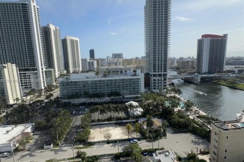 Copropriété à louer à Hollywood, Floride: 1 chambre, 83.61 m2 № 2076502 - photo 11