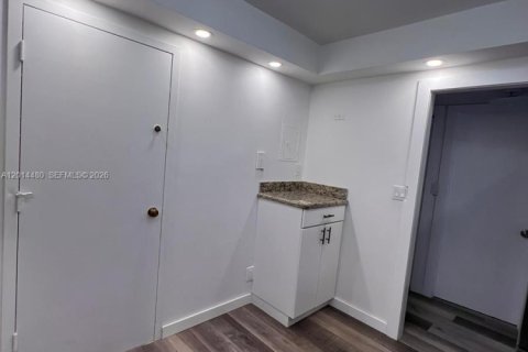 Copropriété à louer à Hollywood, Floride: 1 chambre, 83.61 m2 № 2076502 - photo 4