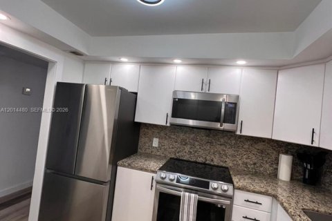 Copropriété à louer à Hollywood, Floride: 1 chambre, 83.61 m2 № 2076502 - photo 3