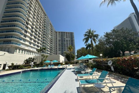 Copropriété à louer à Hollywood, Floride: 1 chambre, 83.61 m2 № 2076502 - photo 12