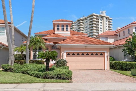 House in Clearwater, Florida 3 bedrooms, 214.23 sq.m. № 2277220