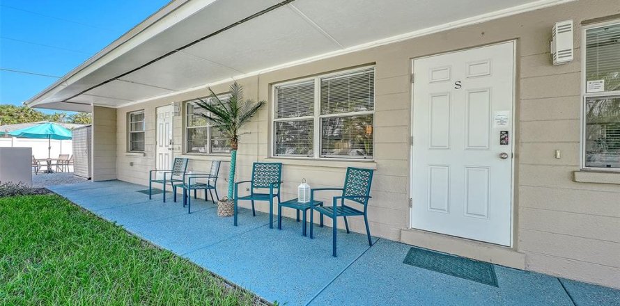 Propiedad comercial en Holmes Beach, Florida 2 dormitorios, 118.54 m2 № 2425457