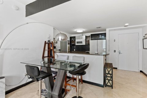Copropriété à louer à Miami, Floride: 2 chambres, 93.46 m2 № 2056814 - photo 4