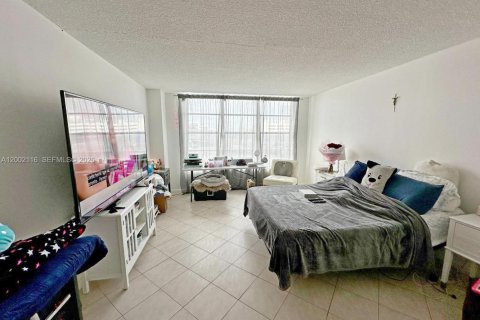 Condo in Hollywood, Florida, 3 bedrooms  № 2067509 - photo 7
