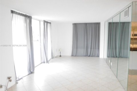 Condo in Hollywood, Florida, 3 bedrooms  № 2067509 - photo 2