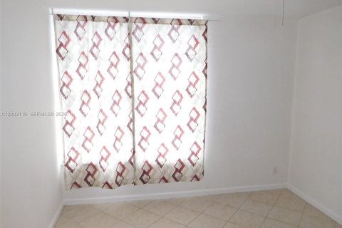 Condo in Hollywood, Florida, 3 bedrooms  № 2067509 - photo 10