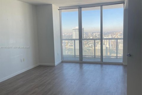 Condominio en alquiler en Miami, Florida, 1 dormitorio, 74.32 m2 № 2009095 - foto 3