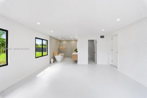 Casa en venta en Miami Gardens, Florida, 4 dormitorios, 139.35 m2 № 2393309 - foto 18