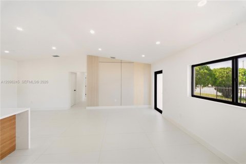Casa en venta en Miami Gardens, Florida, 4 dormitorios, 139.35 m2 № 2393309 - foto 4