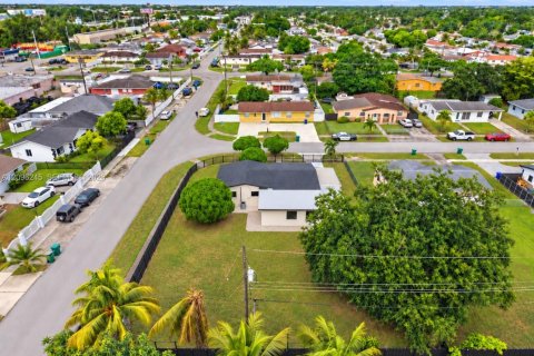 Casa en venta en Miami Gardens, Florida, 4 dormitorios, 139.35 m2 № 2393309 - foto 29