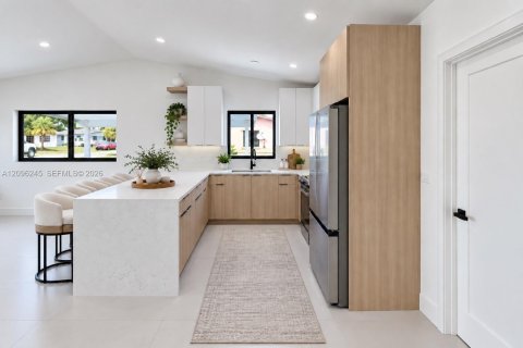 Casa en venta en Miami Gardens, Florida, 4 dormitorios, 139.35 m2 № 2393309 - foto 13