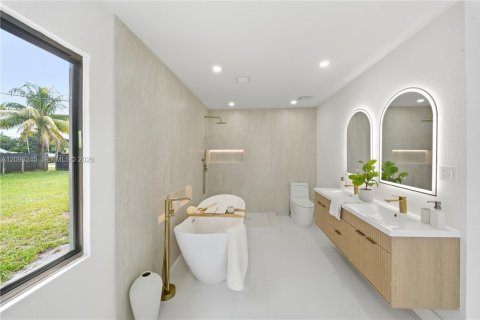 Casa en venta en Miami Gardens, Florida, 4 dormitorios, 139.35 m2 № 2393309 - foto 23