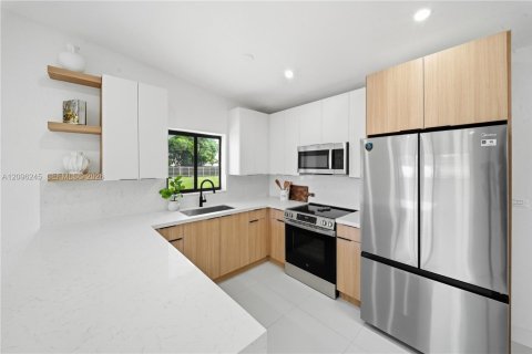 Casa en venta en Miami Gardens, Florida, 4 dormitorios, 139.35 m2 № 2393309 - foto 11