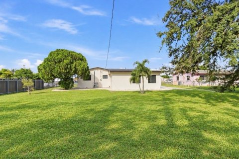 Casa en venta en Miami Gardens, Florida, 4 dormitorios, 139.35 m2 № 2393309 - foto 30