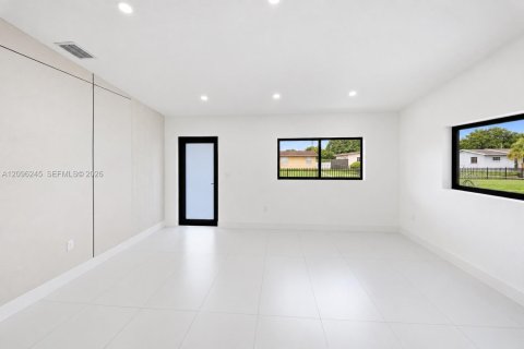 Casa en venta en Miami Gardens, Florida, 4 dormitorios, 139.35 m2 № 2393309 - foto 6