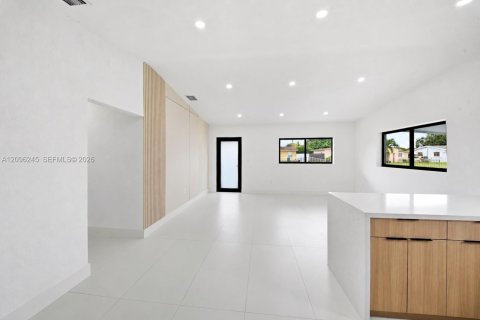Casa en venta en Miami Gardens, Florida, 4 dormitorios, 139.35 m2 № 2393309 - foto 9
