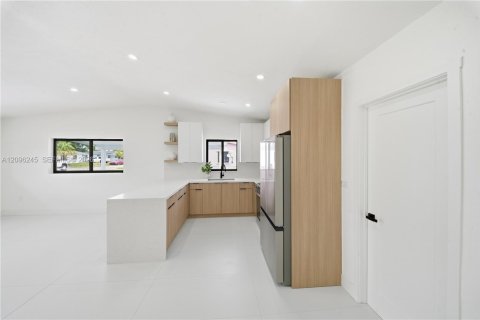 Casa en venta en Miami Gardens, Florida, 4 dormitorios, 139.35 m2 № 2393309 - foto 12